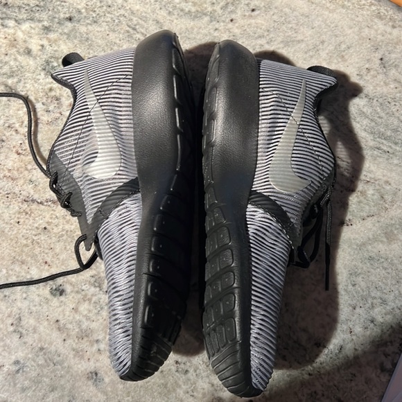 Nikes - Picture 4 of 4